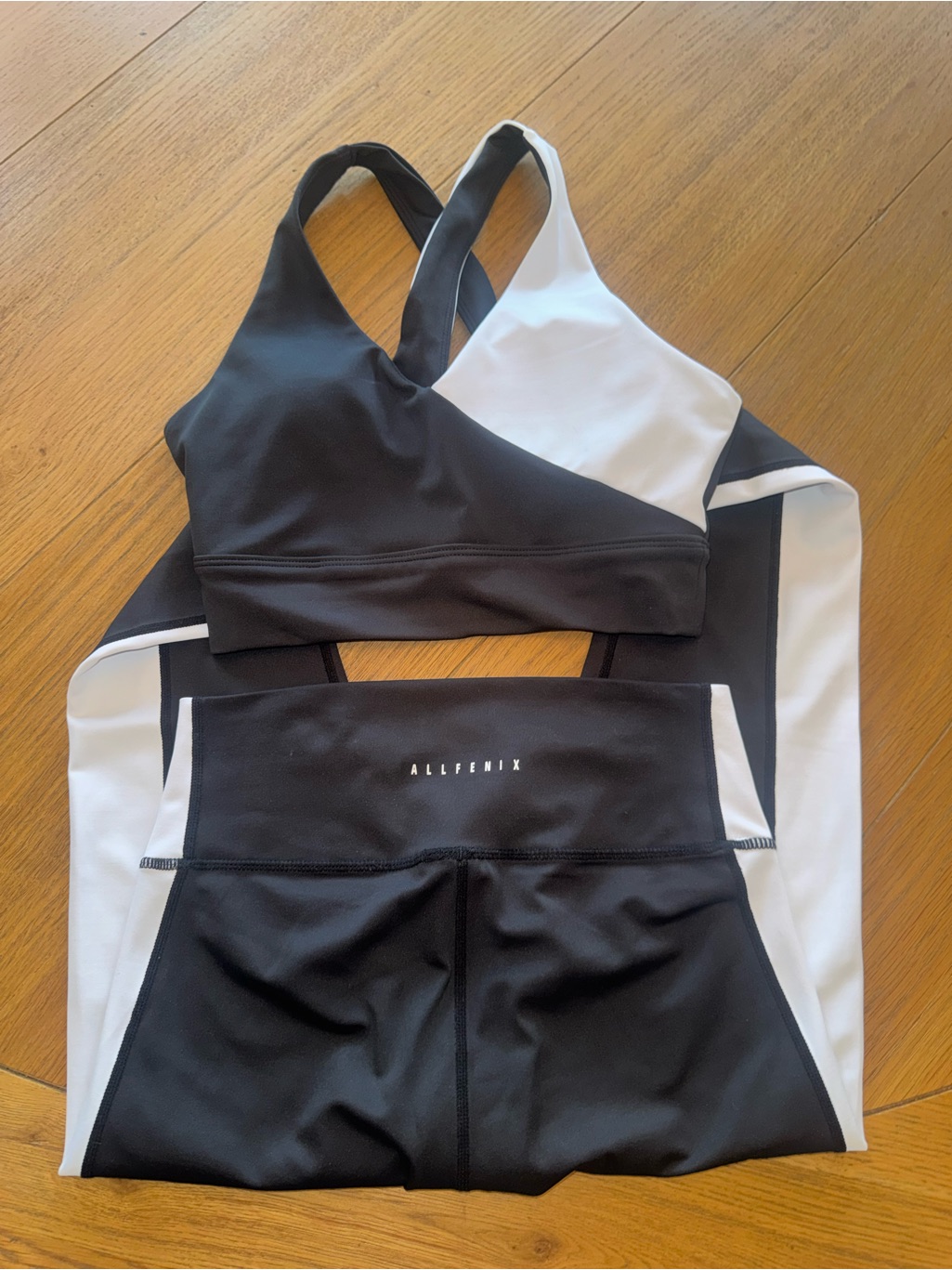 Allfenix Black And White Athletic Set - Sports Bra + Leggings